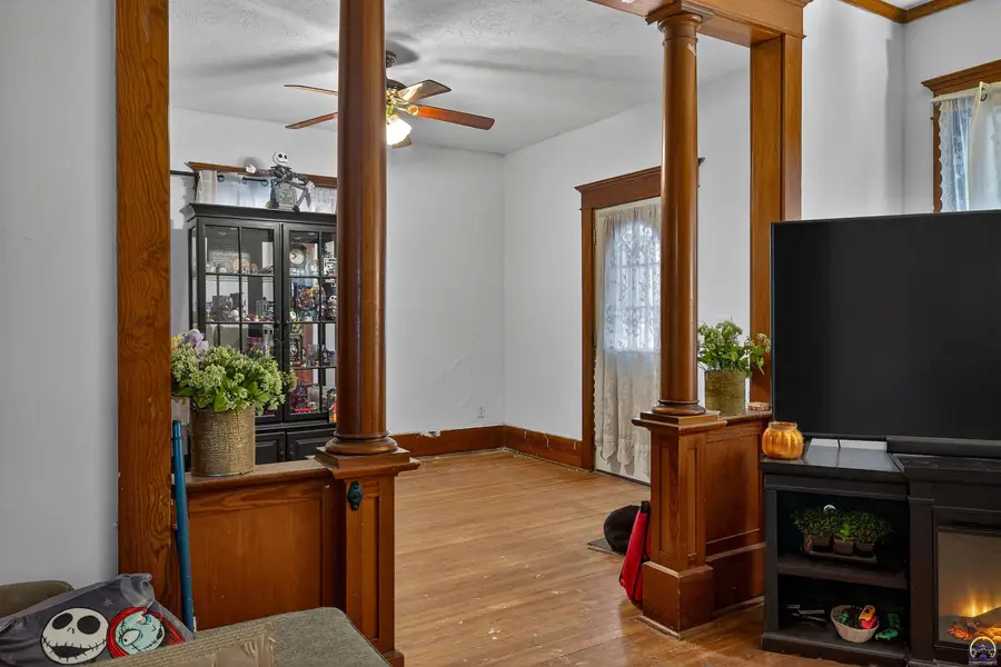 523 Kansas Ave, Holton, KS 66436 - #3