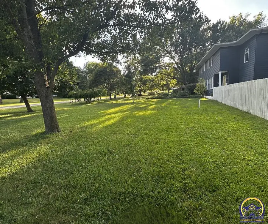 122 W Fremont Ave, Burlingame, KS 66413 - #2