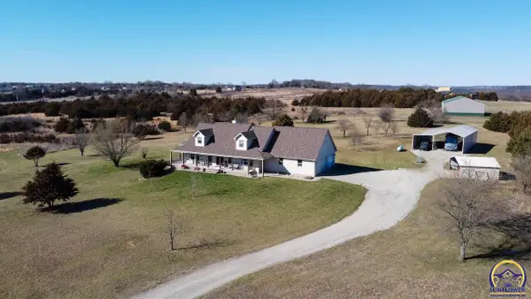 1922 NE 70th St, Topeka, KS 66617