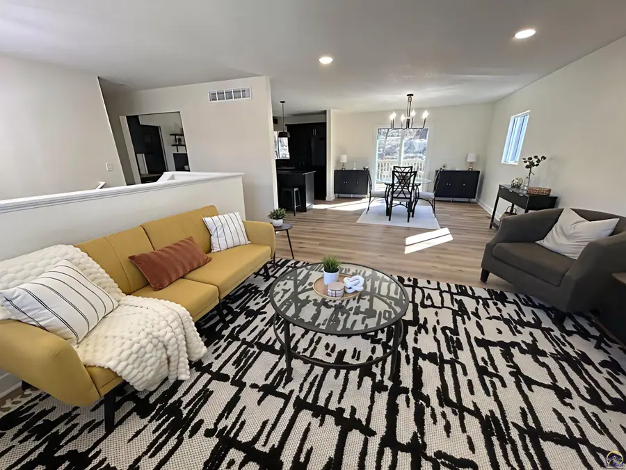 934 Pamela Ln, Lawrence, KS 66049 - #3