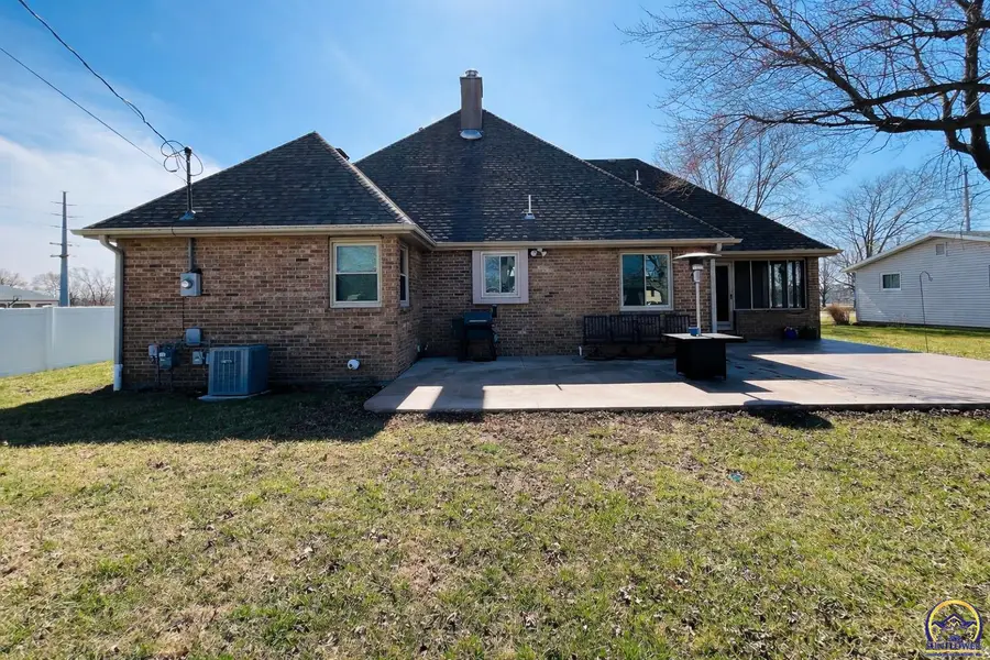 1109 Roanoke St, Seneca, KS 66538 - #3