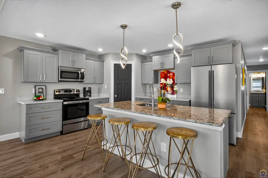 3751 SW Summerfield Dr, Topeka, KS 66610 - #2