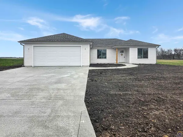 724 Teresa Ct, Carbondale, KS 66414