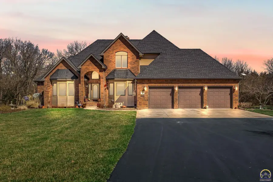 10125 Saddle Creek Dr, Harveyville, KS 66431 - #2