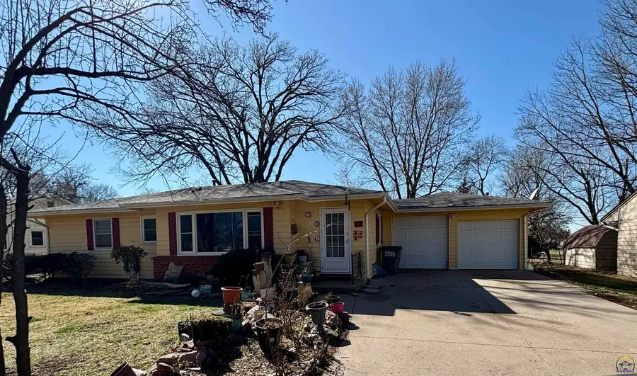 927 Whildin St, Emporia, KS 66801 - #2
