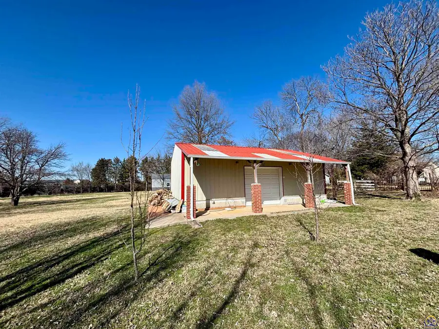 927 Whildin St, Emporia, KS 66801 - #3