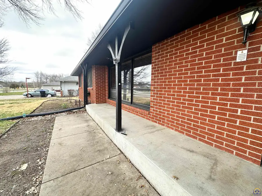3537 SE Croco Rd, Topeka, KS 66605 - #2