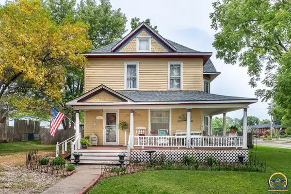 111 E 10th St, Alma, KS 66401