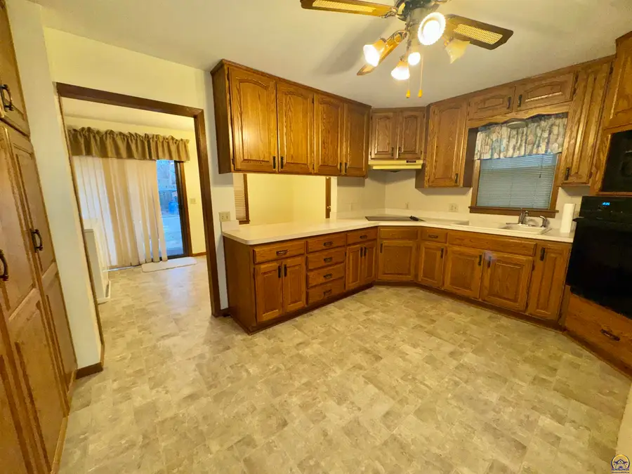 1038 SW Randolph Ave, Topeka, KS 66604 - #3