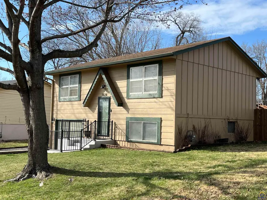 3624 SW Cambridge Ter, Topeka, KS 66610 - #3