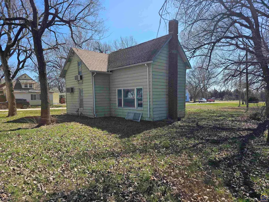 425 Grimsley St, Allen, KS 66868 - #3