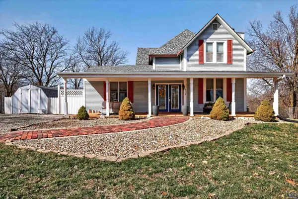 909 Washington Ave, Holton, KS 66436