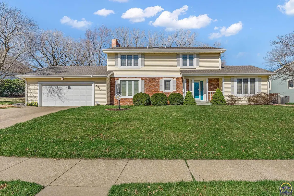 2253 SW Alameda Dr, Topeka, KS 66614-4220 - #1