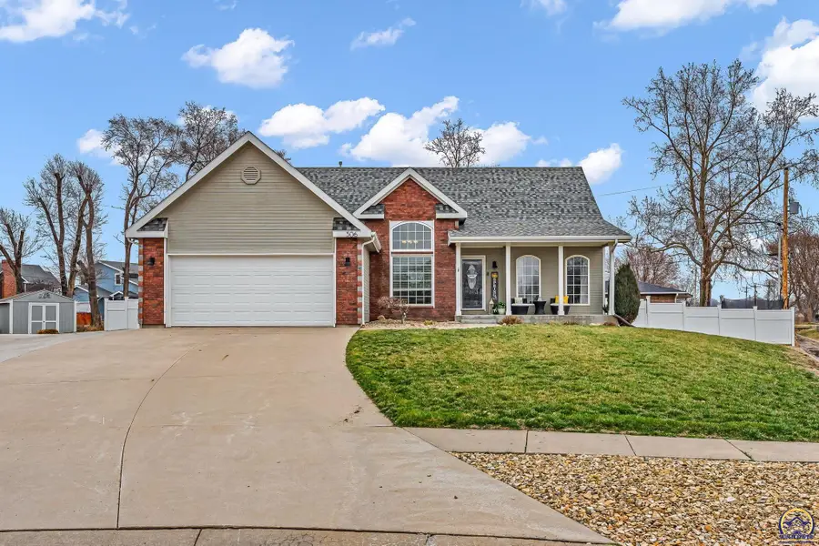 506 Kennys Ct, Rossville, KS 66533 - #3