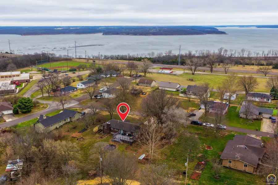 208 Sunflower Blvd, Ozawkie, KS 66070 - #2