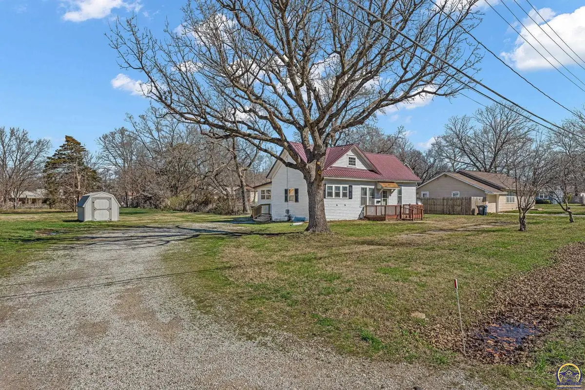 624 Lincoln St, Osage City, KS 66523 - #1