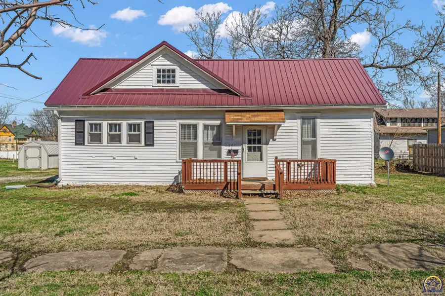 624 Lincoln St, Osage City, KS 66523 - #2