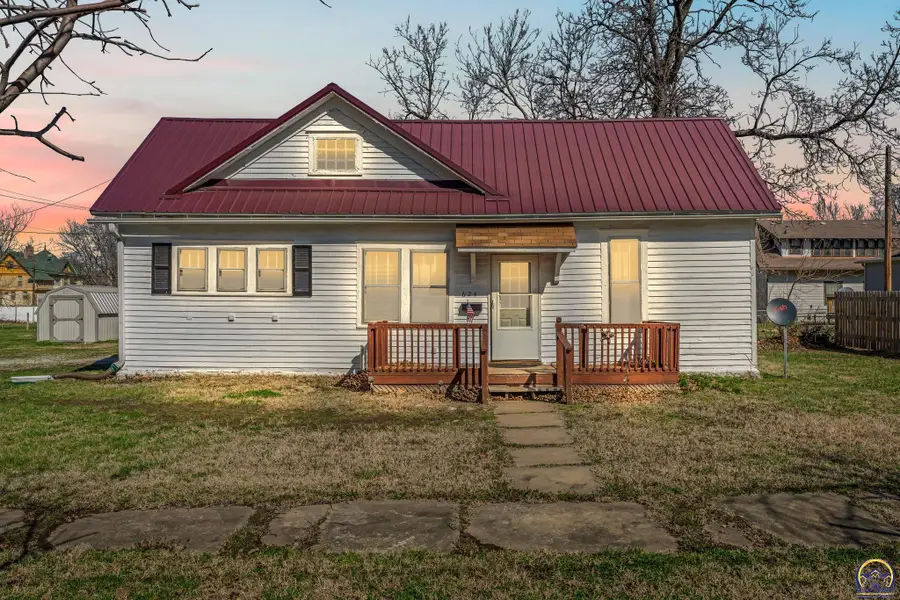624 Lincoln St, Osage City, KS 66523 - #3