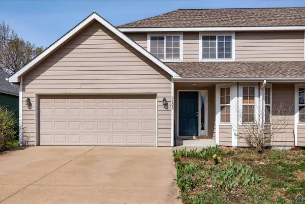 2502 E 27th Ter, Lawrence, KS 66046