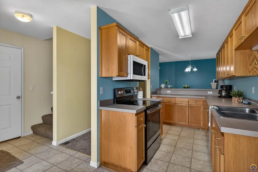 2502 E 27th Ter, Lawrence, KS 66046 - #3