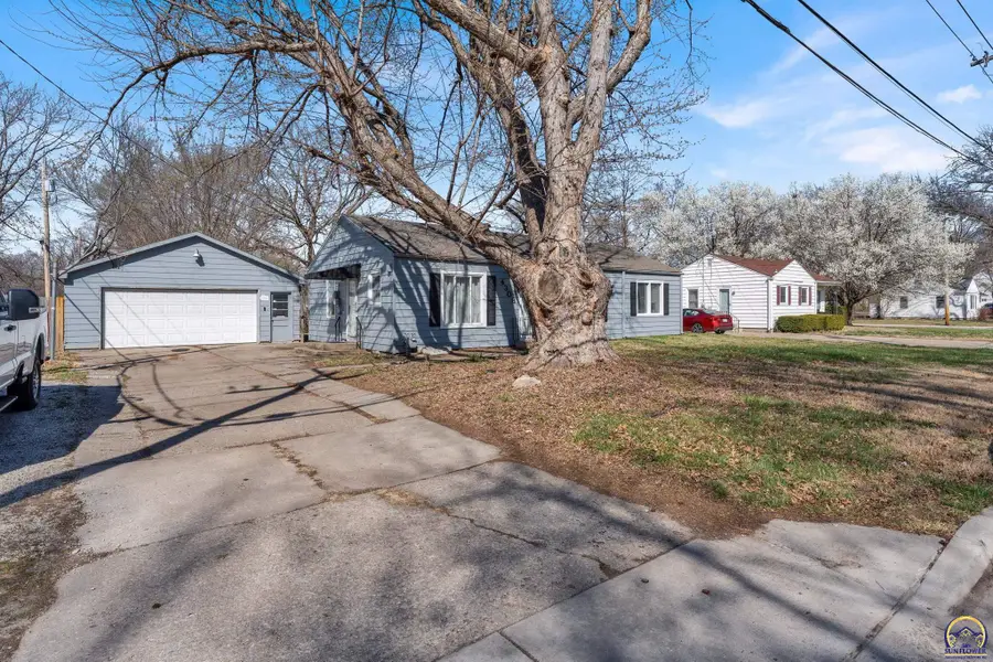 4308 SW 19th St, Topeka, KS 66604 - #2