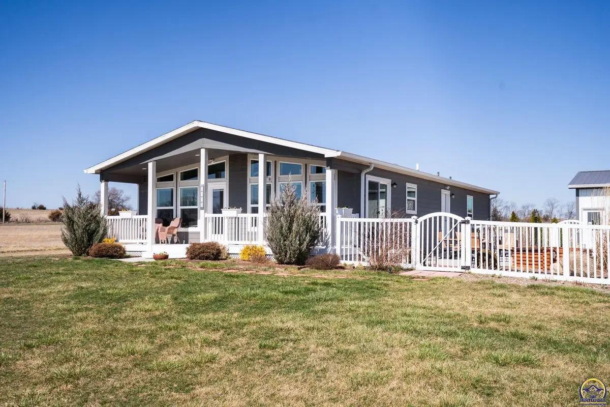 1558 N 450 Rd, Baldwin City, KS 66006 - #1