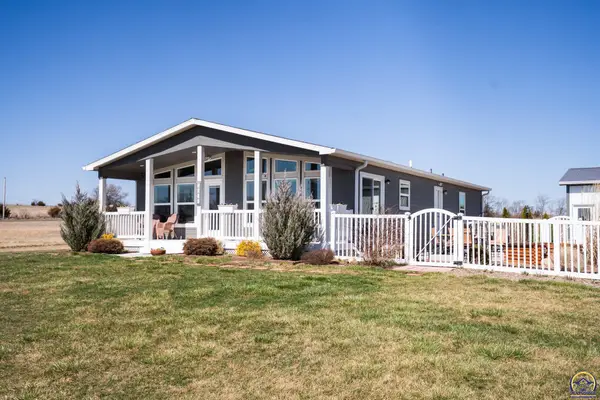 1558 N 450 Rd, Baldwin City, KS 66006