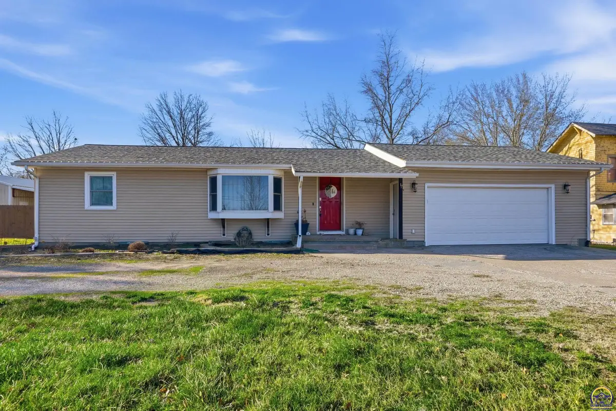 17 Main St, Osage City, KS 66523 - #1