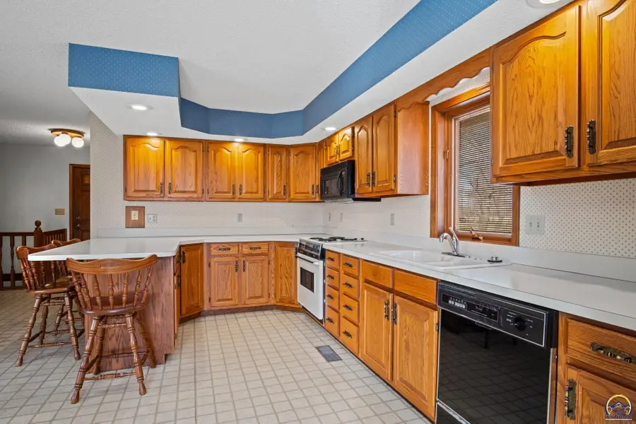 5320 SW Burlingame Rd, Topeka, KS 66609 - #3