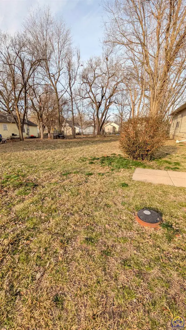 113 Market St, Emporia, KS 66801