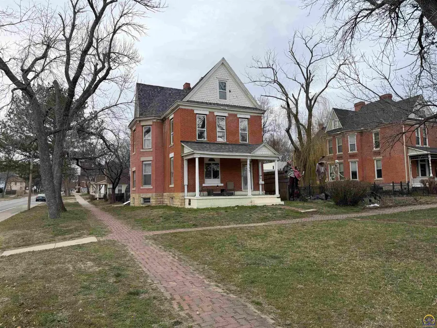 335 SW Western Ave, Topeka, KS 66606 - #2