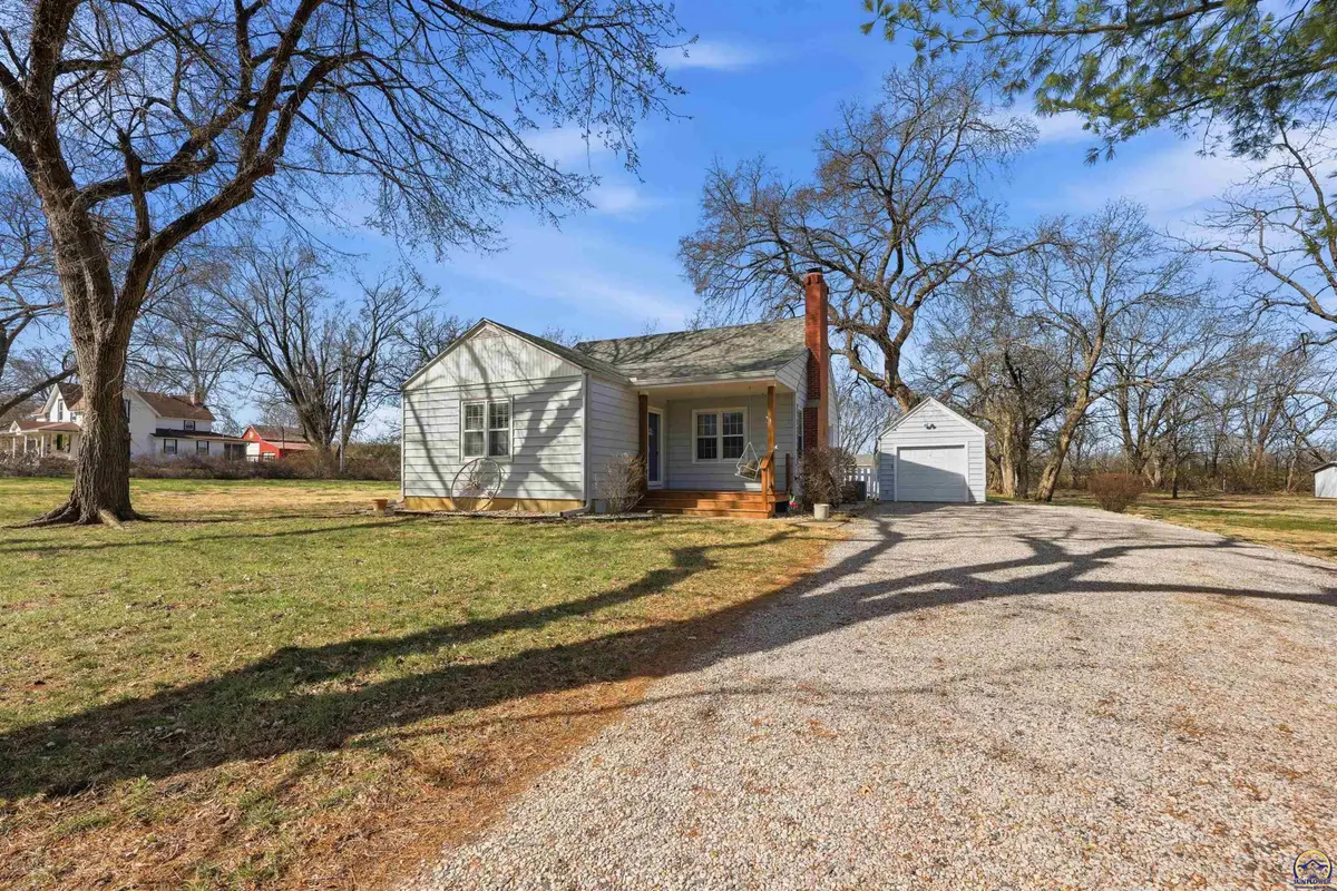 811 SE Tecumseh Rd, Tecumseh, KS 66542 - #1