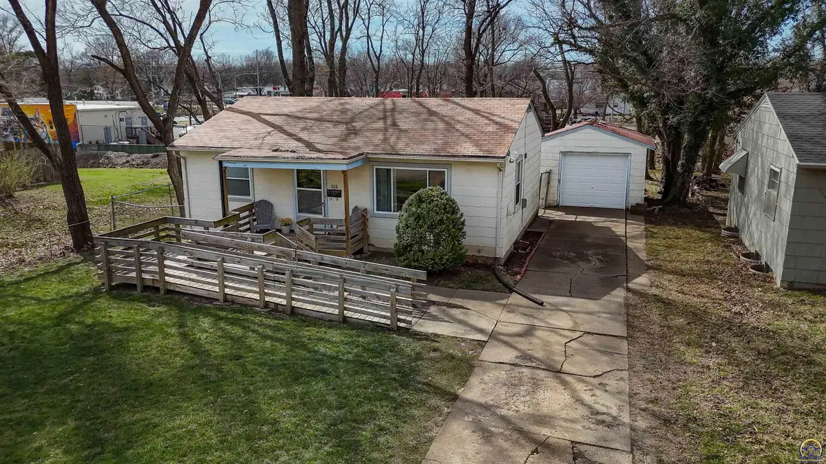 415 SW Orchard St, Topeka, KS 66618 - #1