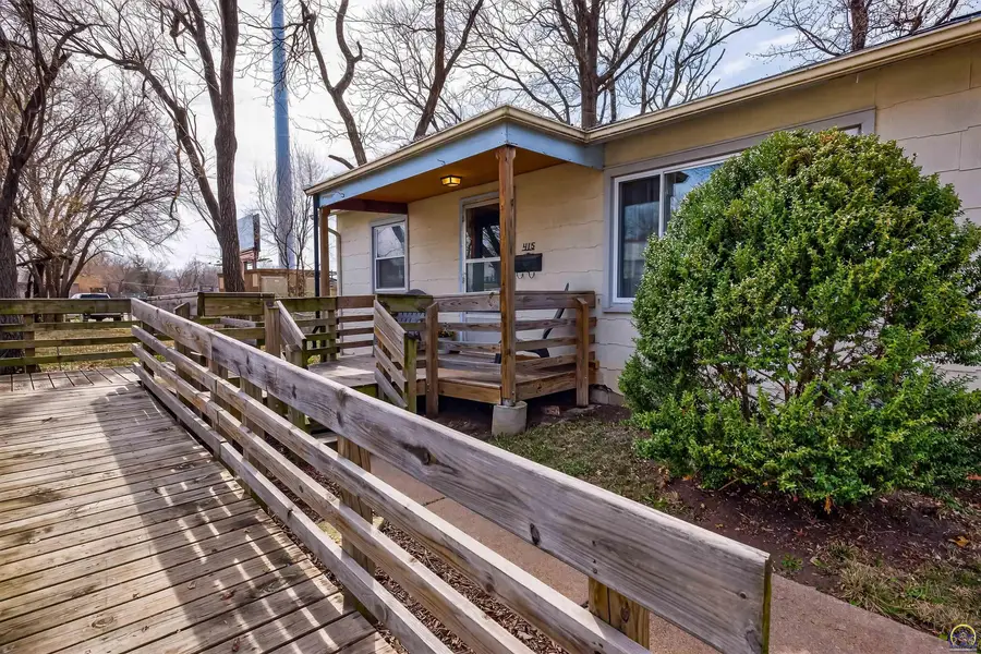 415 SW Orchard St, Topeka, KS 66618 - #2