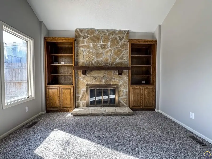 5725 SW Quail Cove Cir, Topeka, KS 66614 - #3