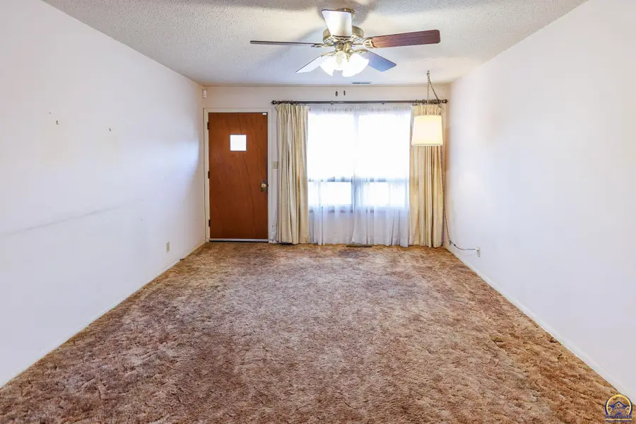 1412 W 11th St, Junction City, KS 66441 - #3