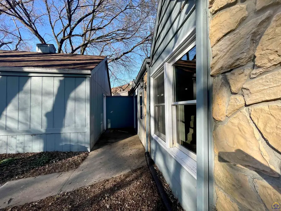 306 Northwood Ln, Lawrence, KS 66044 - #2
