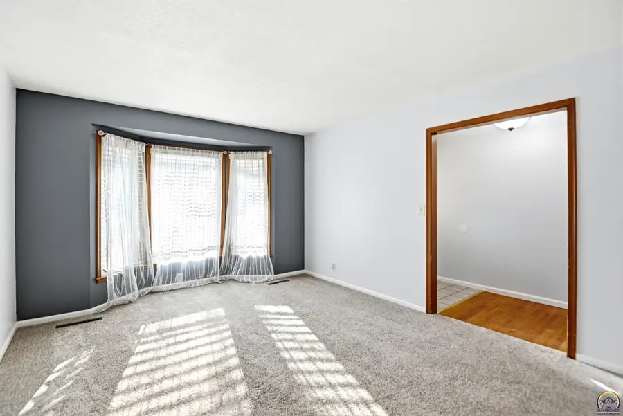 3225 SW Macvicar Ave, Topeka, KS 66611 - #2