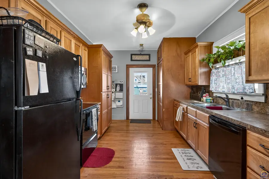 412 Iowa Ave, Holton, KS 66436 - #3