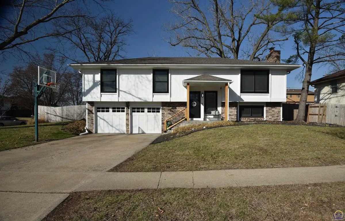 2809 SW Ashworth Pl, Topeka, KS 66614 - #1