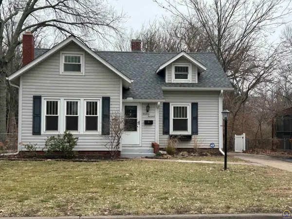 1914 SW Arnold Ave, Topeka, KS 66604