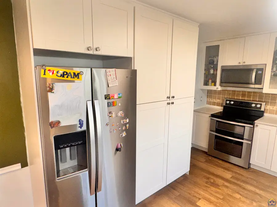 3220 SW Macvicar Ct, Topeka, KS 66611 - #3