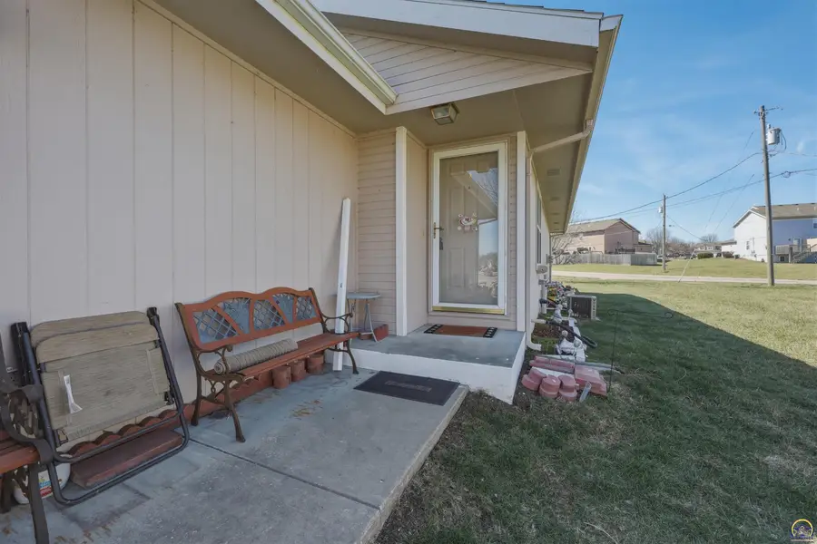 7355 SW 23rd Ct, Topeka, KS 66614 - #3