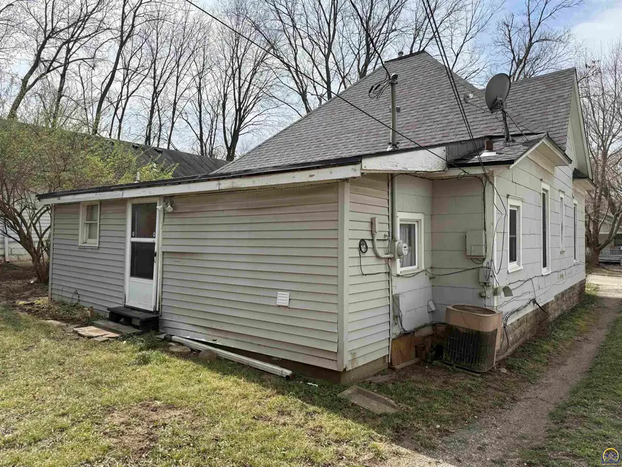 2406 SW Central Park Ave, Topeka, KS 66611 - #3