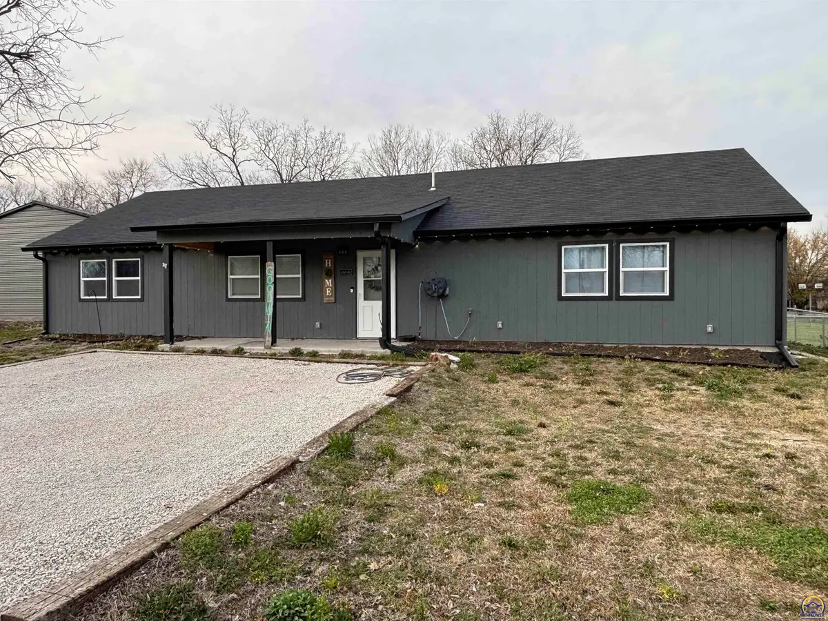 400 E Park Ave, Hartford, KS 66854 - #1