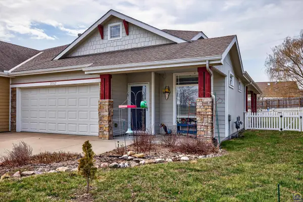 2757 Shadowridge Dr, Eudora, KS 66025