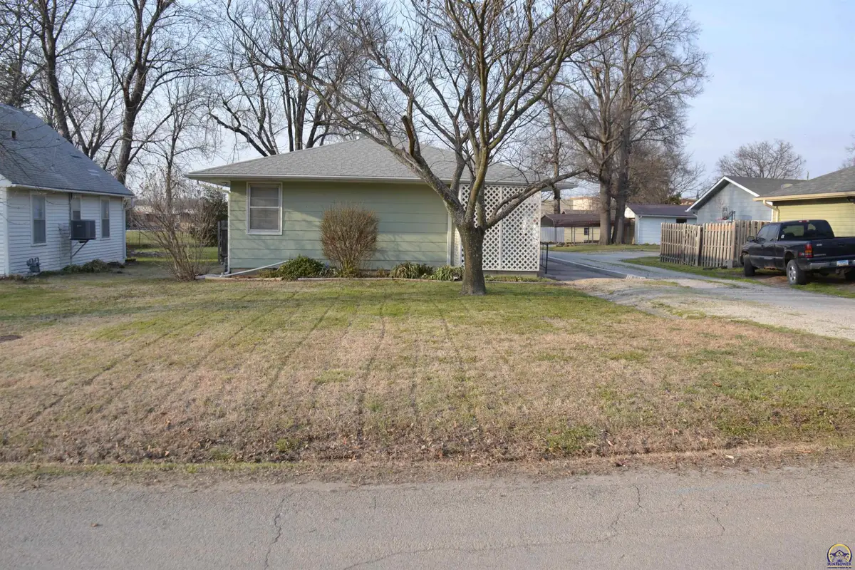 414 Lincoln St, Osage City, KS 66523-9999 - #1