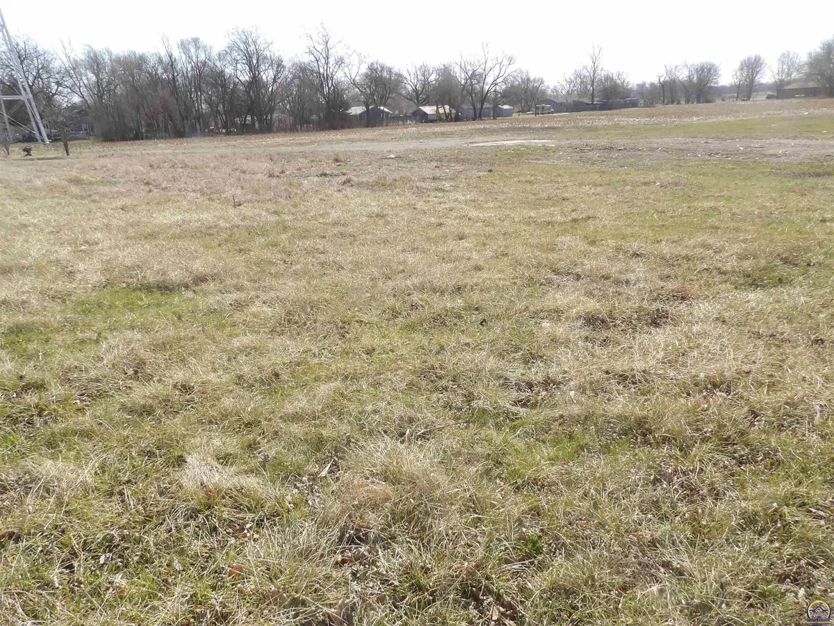 610 W 7th St, Emmett, KS 66422 - #1