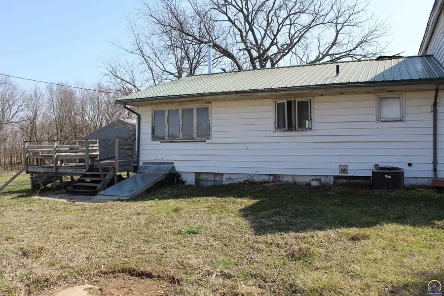 27314 S Indian Hills Rd, Osage City, KS 66523 - #3