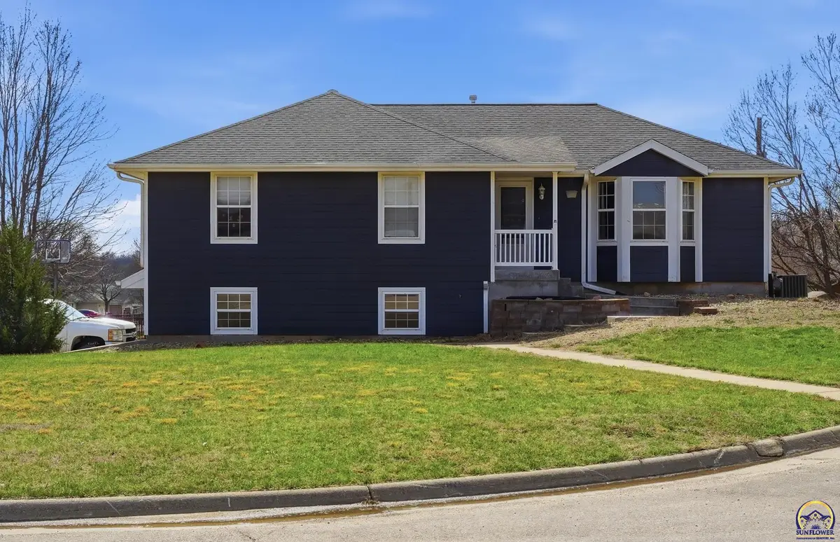 646 NE Margo Ct, Topeka, KS 66617 - #1